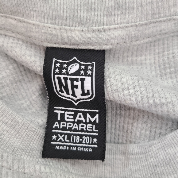 NFL Tampa Bay Buccaneers Long Sleeve Shirt Boys Size 18-20 (XL) - Picture 4 of 5